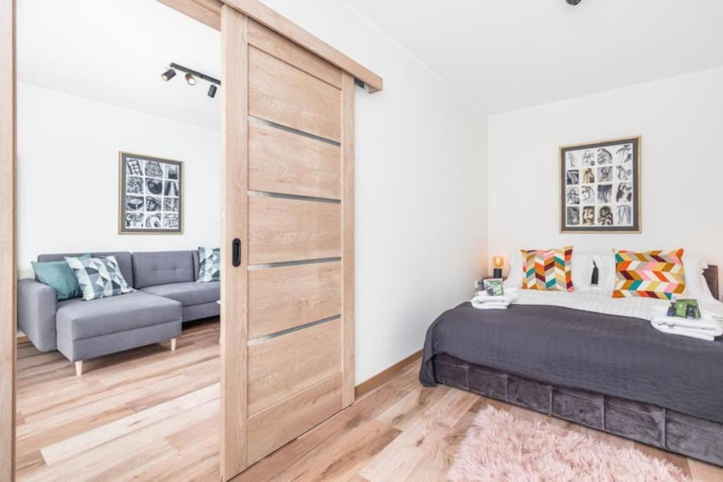 Modern Riverside Apartment With Free Parking Space Szczecin Extérieur photo