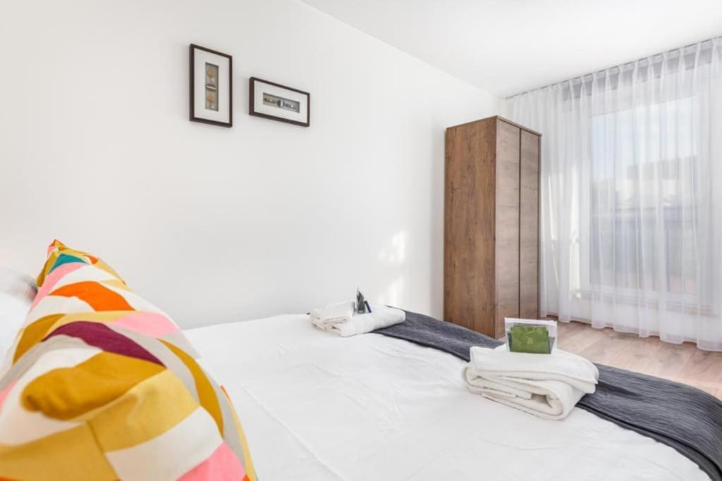 Modern Riverside Apartment With Free Parking Space Szczecin Extérieur photo